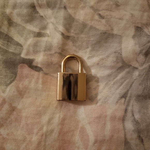 Beige Structured Hidden Key Gold Emblem Handbag - Picture 6 of 7